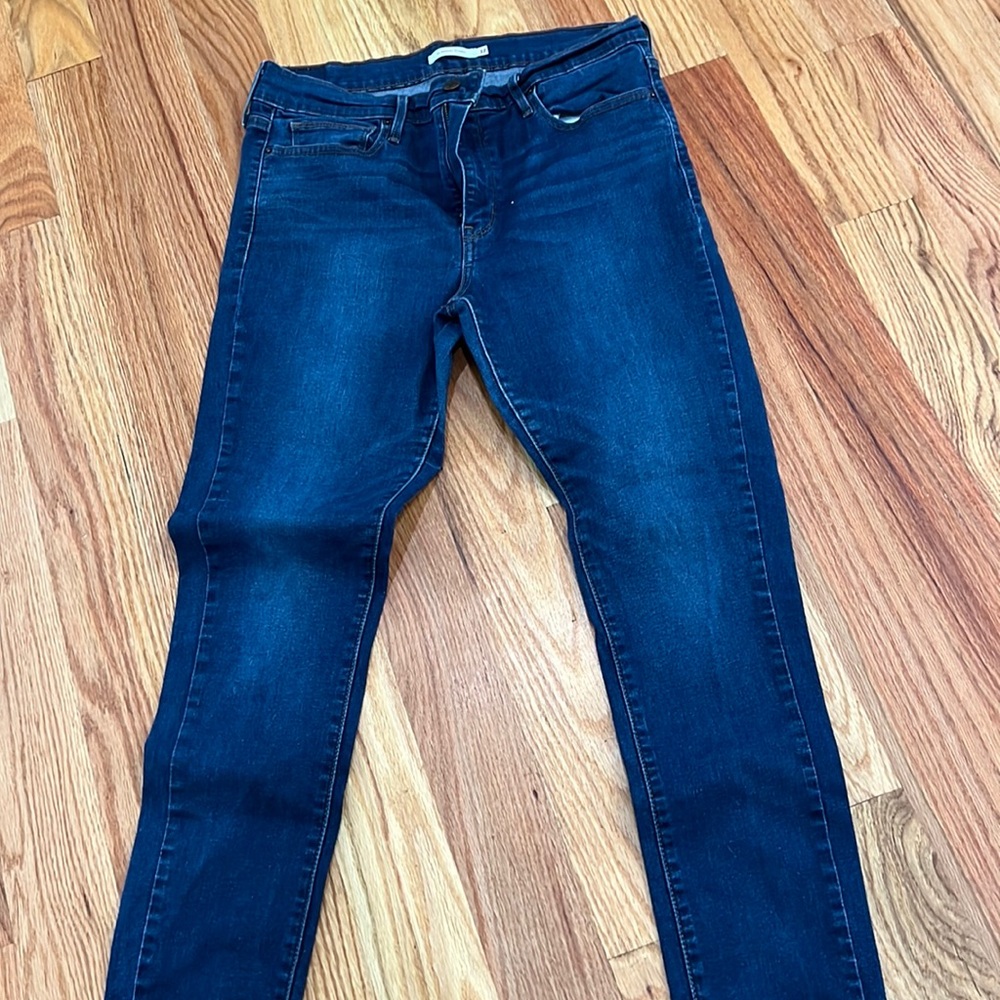 Levi’s size 32 slimming skinny jeans
